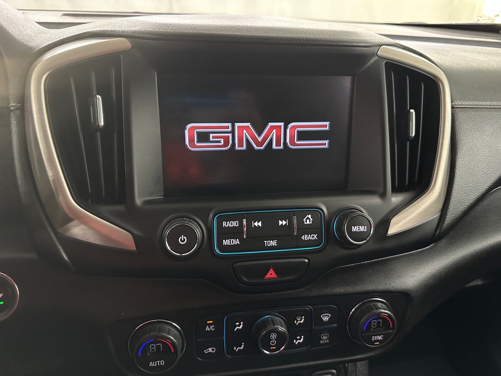 Thumbnail: 2018 GMC Terrain - 3
