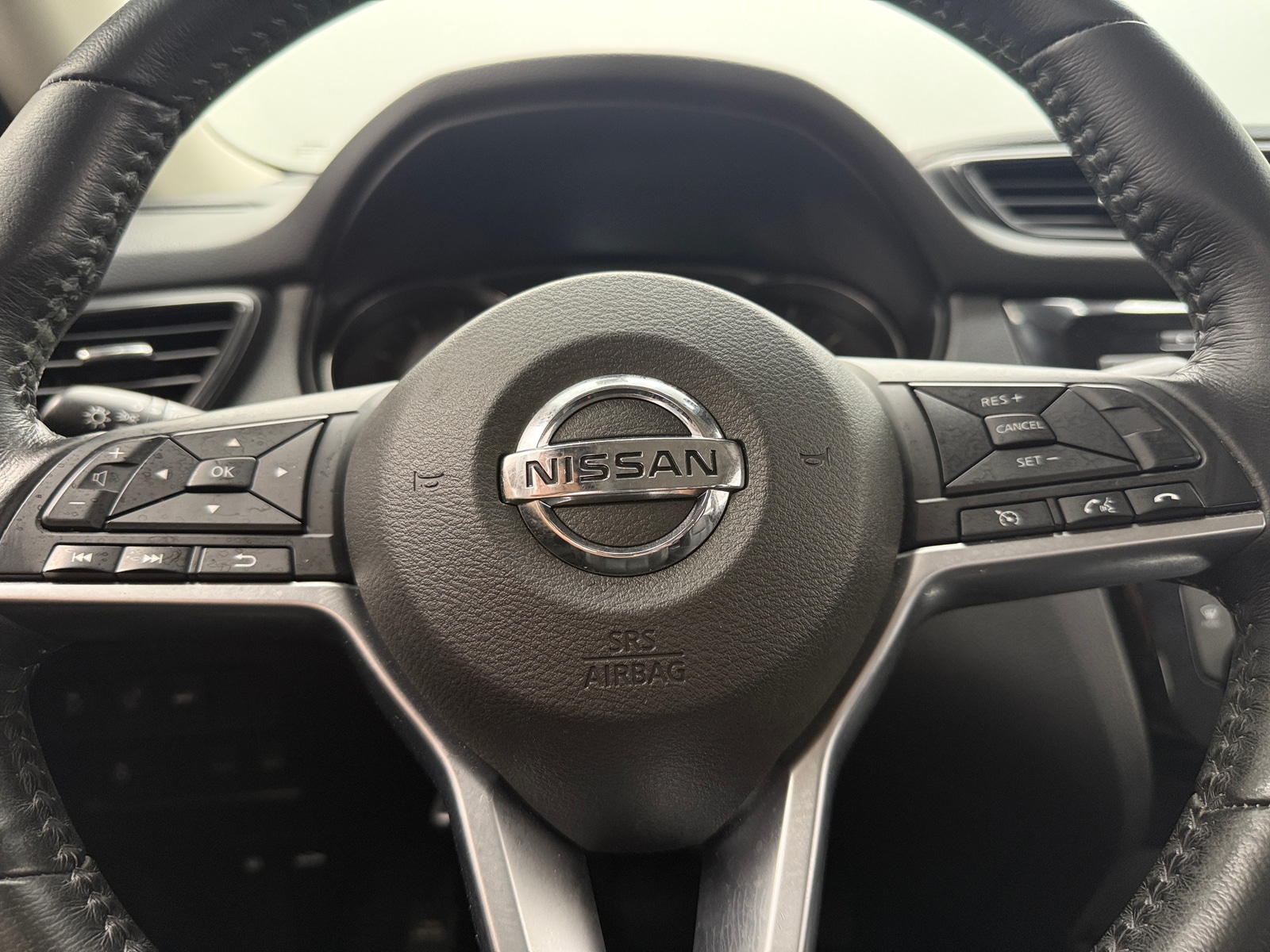 Thumbnail: 2017 Nissan Rogue - 4