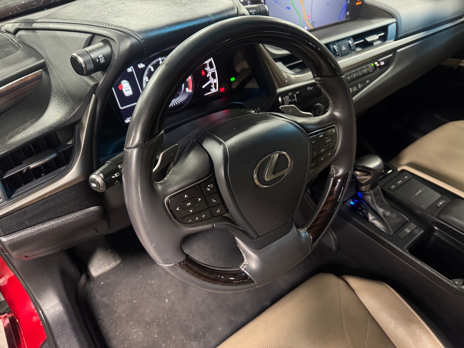 Thumbnail: 2020 Lexus ES - 4