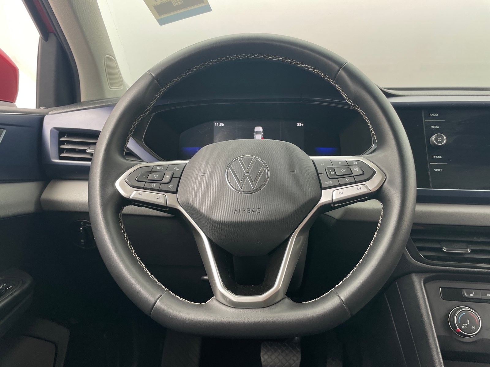 Thumbnail: 2022 Volkswagen Taos - 4