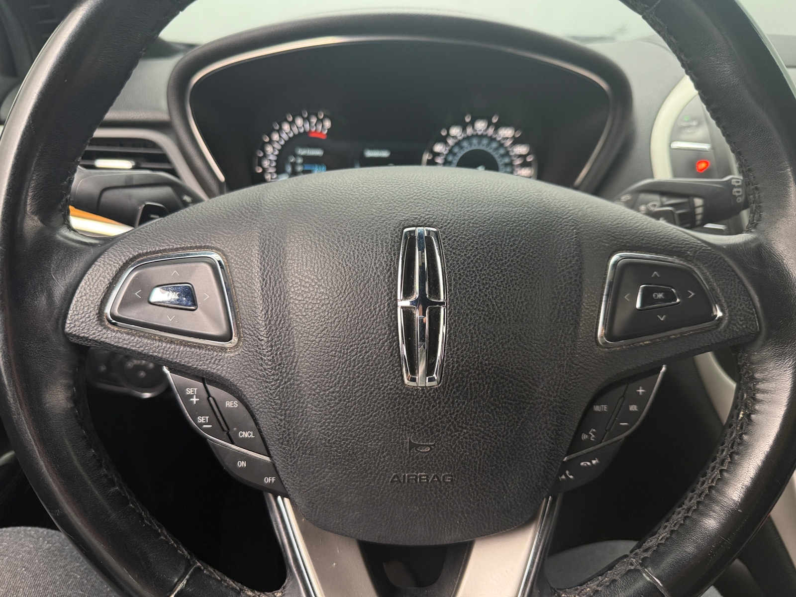 Thumbnail: 2017 Lincoln MKC - 4