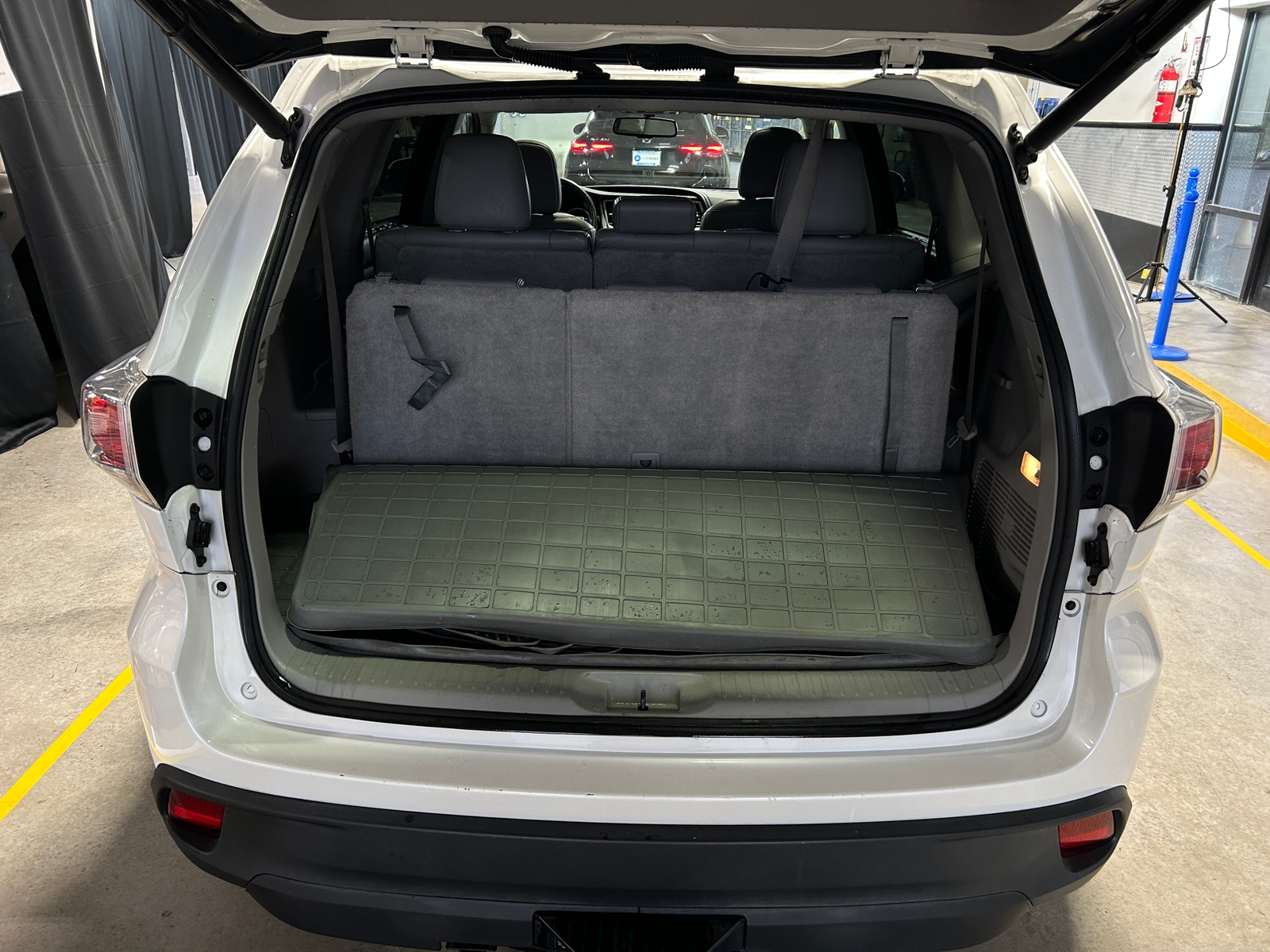 Thumbnail: 2016 Toyota Highlander - 6