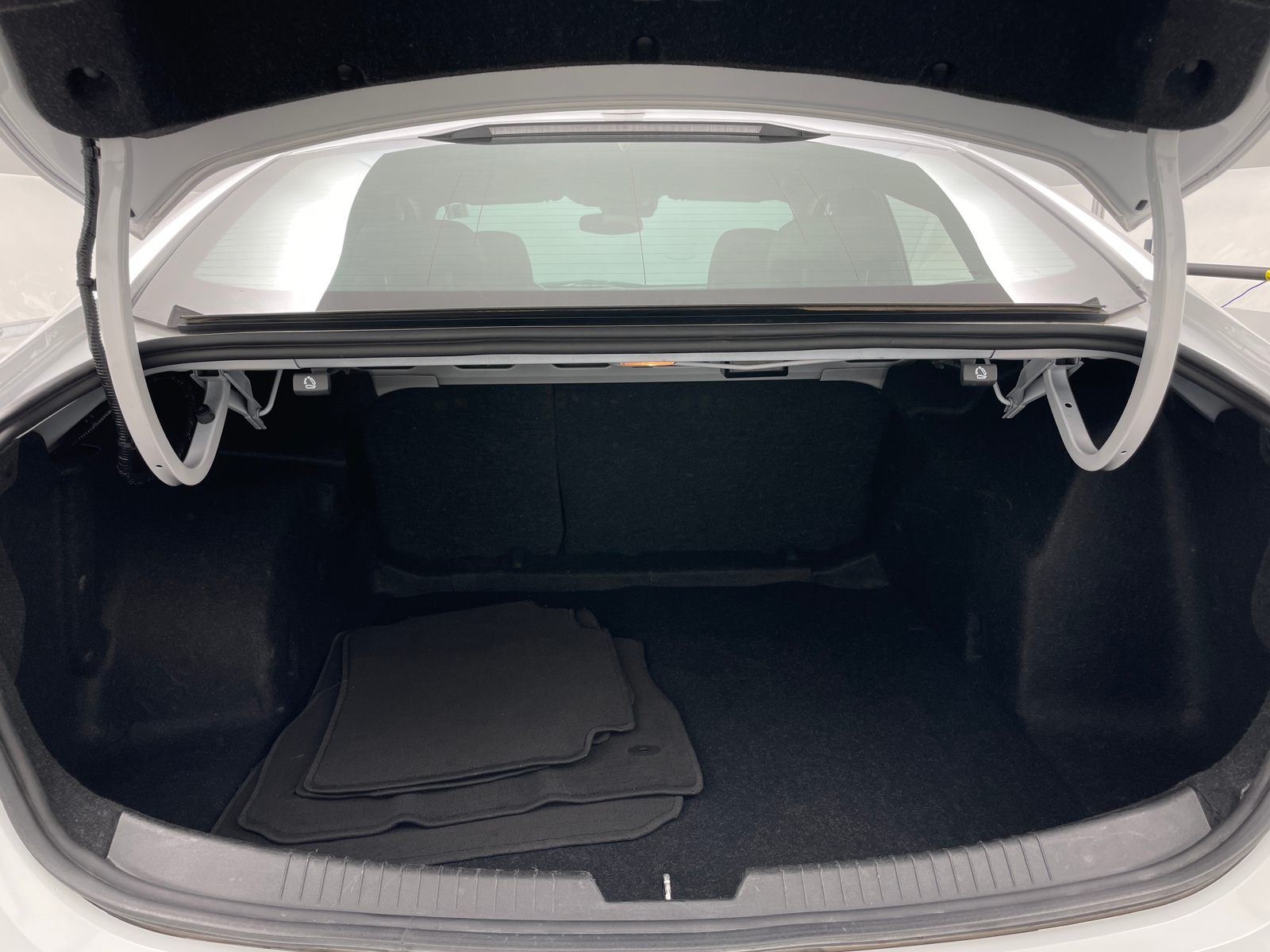 Thumbnail: 2023 Chevrolet Malibu - 7