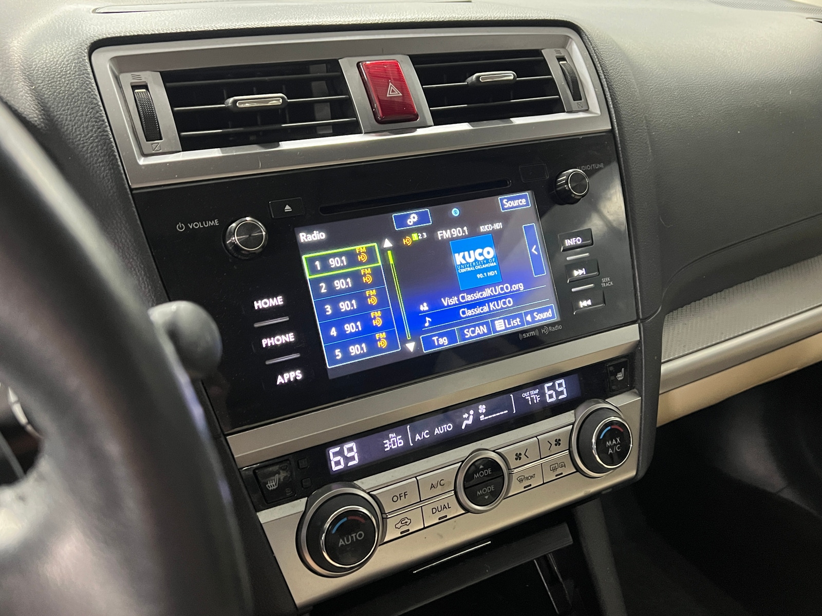 Thumbnail: 2015 Subaru Legacy - 4