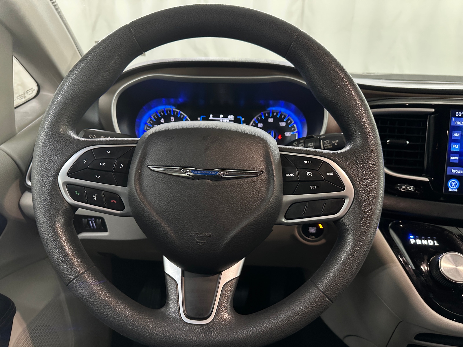 Thumbnail: 2017 Chrysler Pacifica - 4