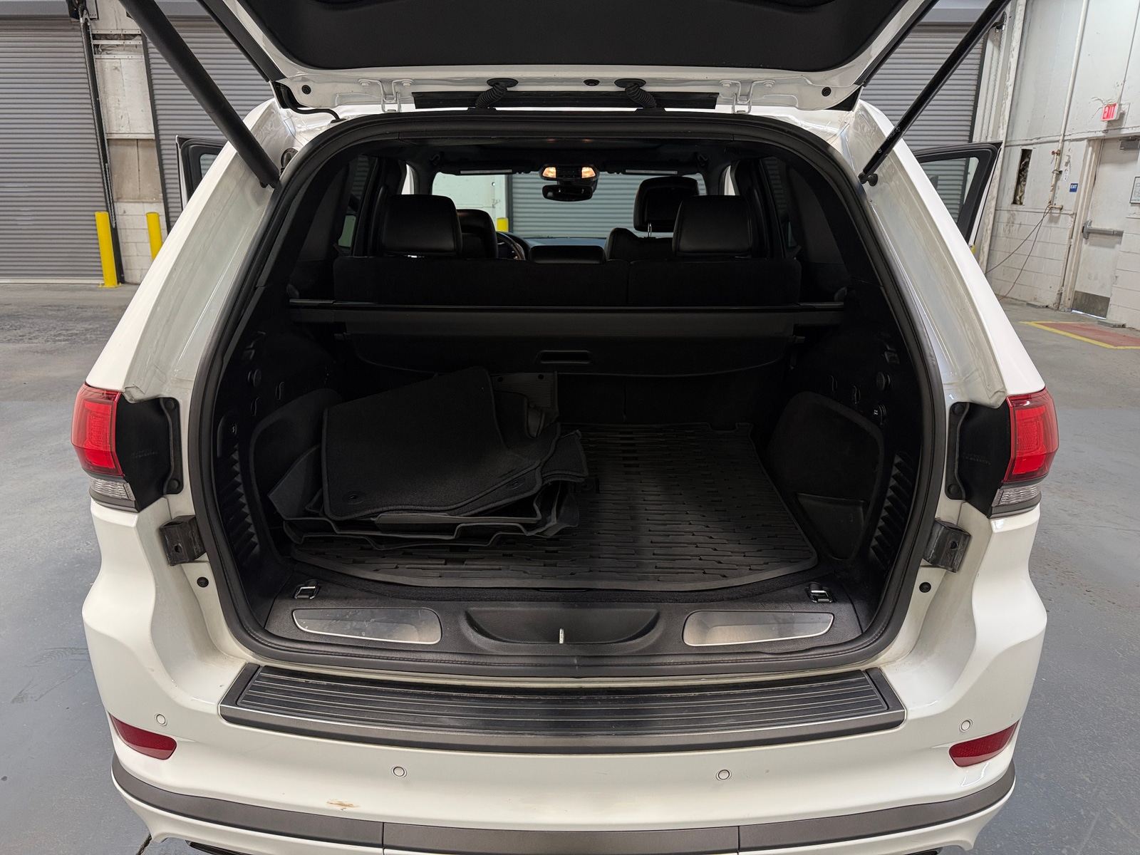 Thumbnail: 2019 Jeep Grand Cherokee - 6