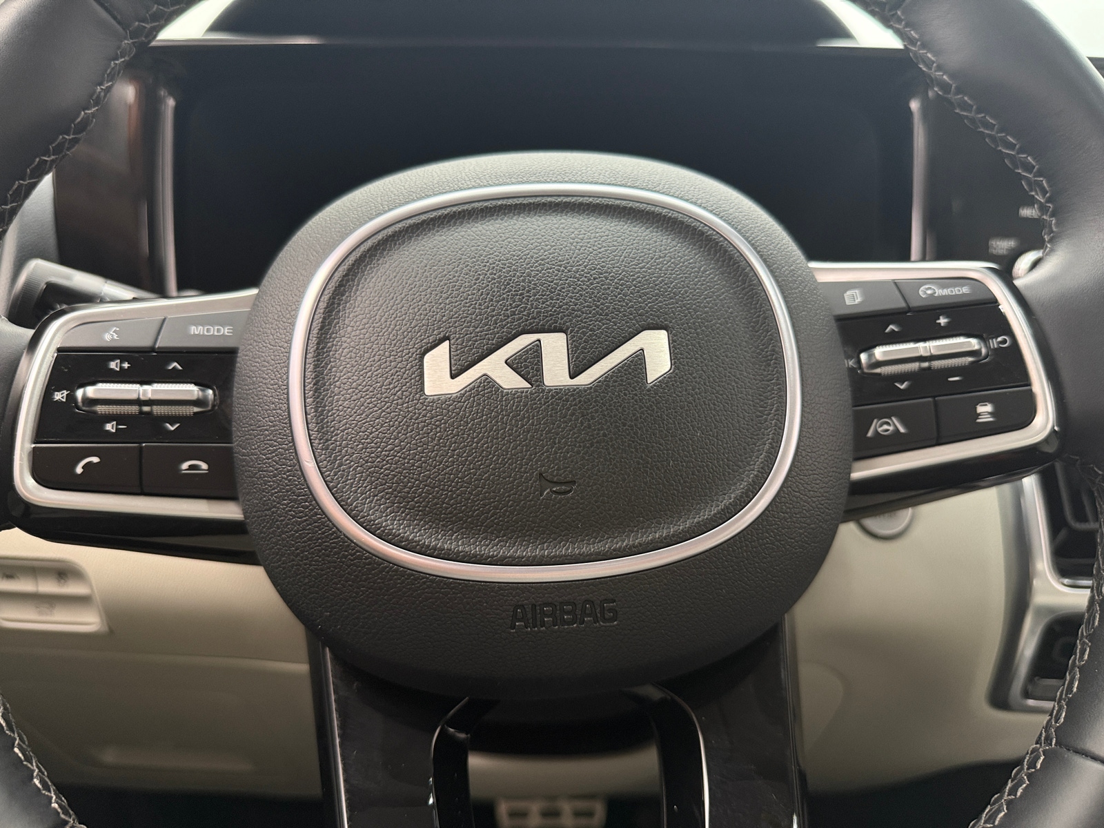 Thumbnail: 2023 Kia Sorento - 4
