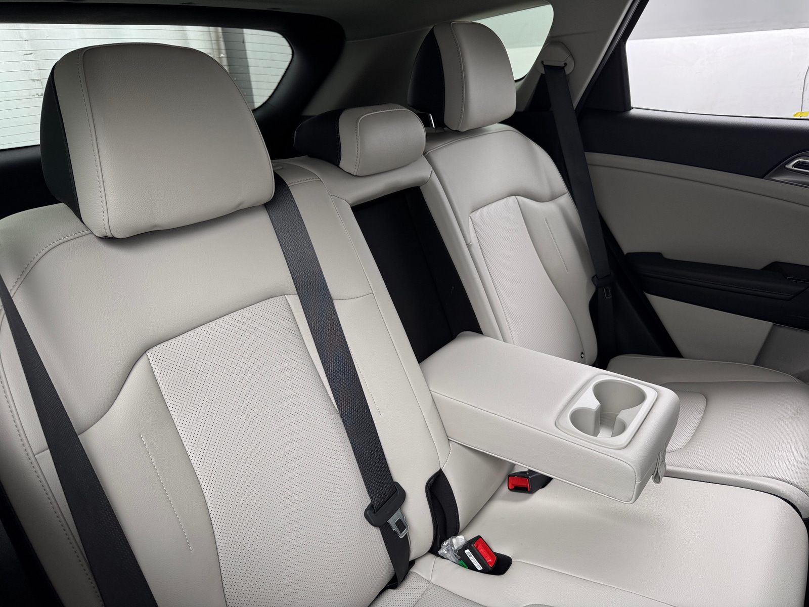 Thumbnail: 2023 Kia Sportage - 5
