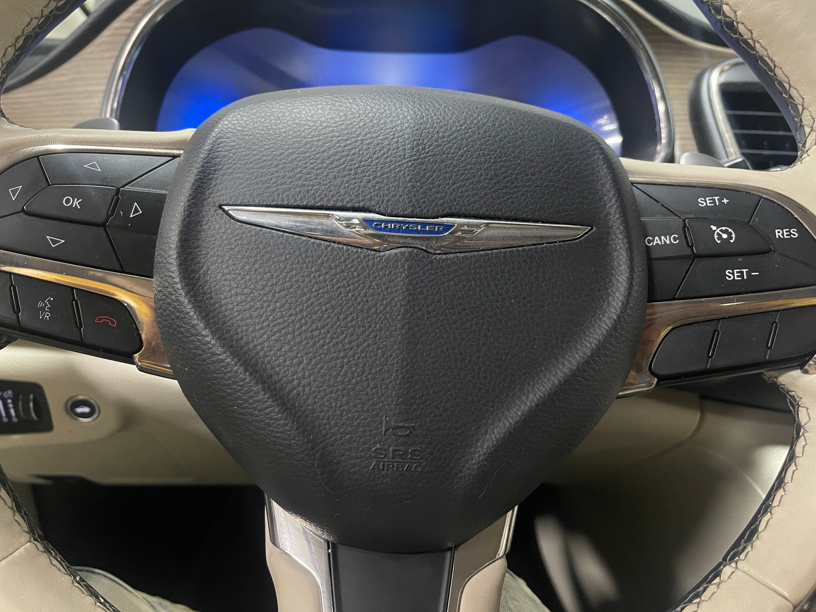 Thumbnail: 2015 Chrysler 200 - 4