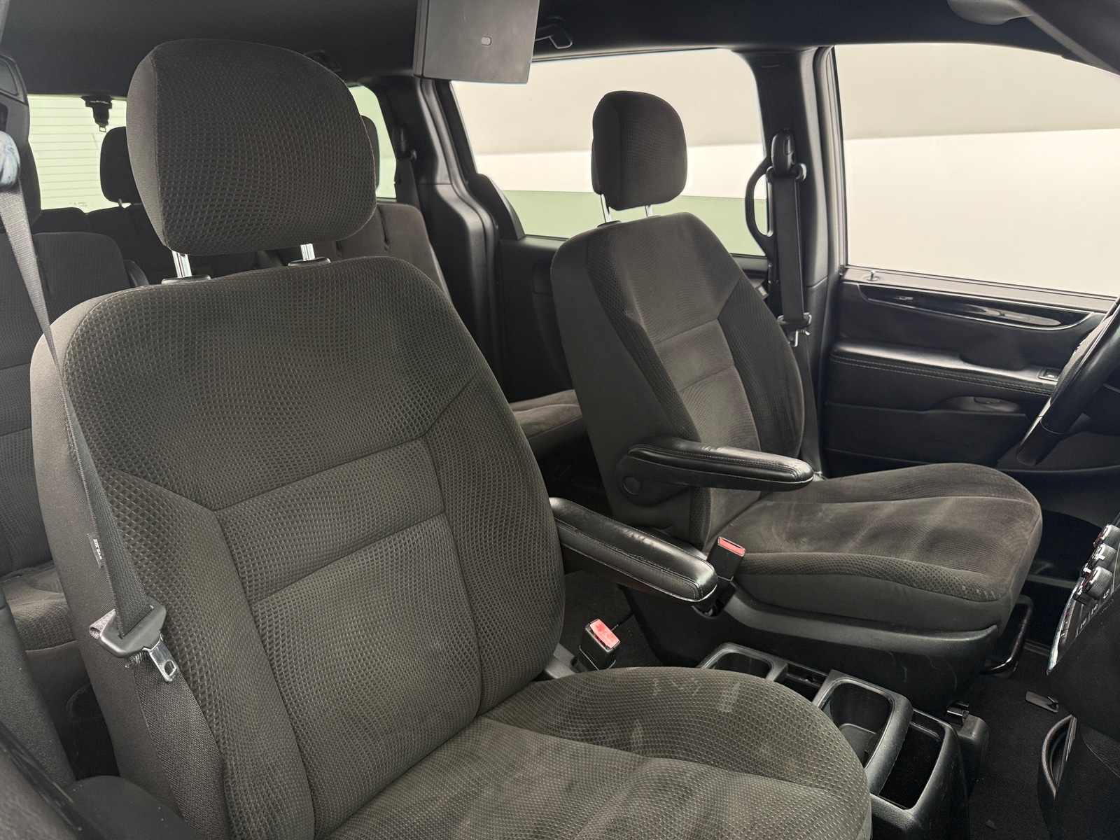 Thumbnail: 2017 Dodge Grand Caravan - 2