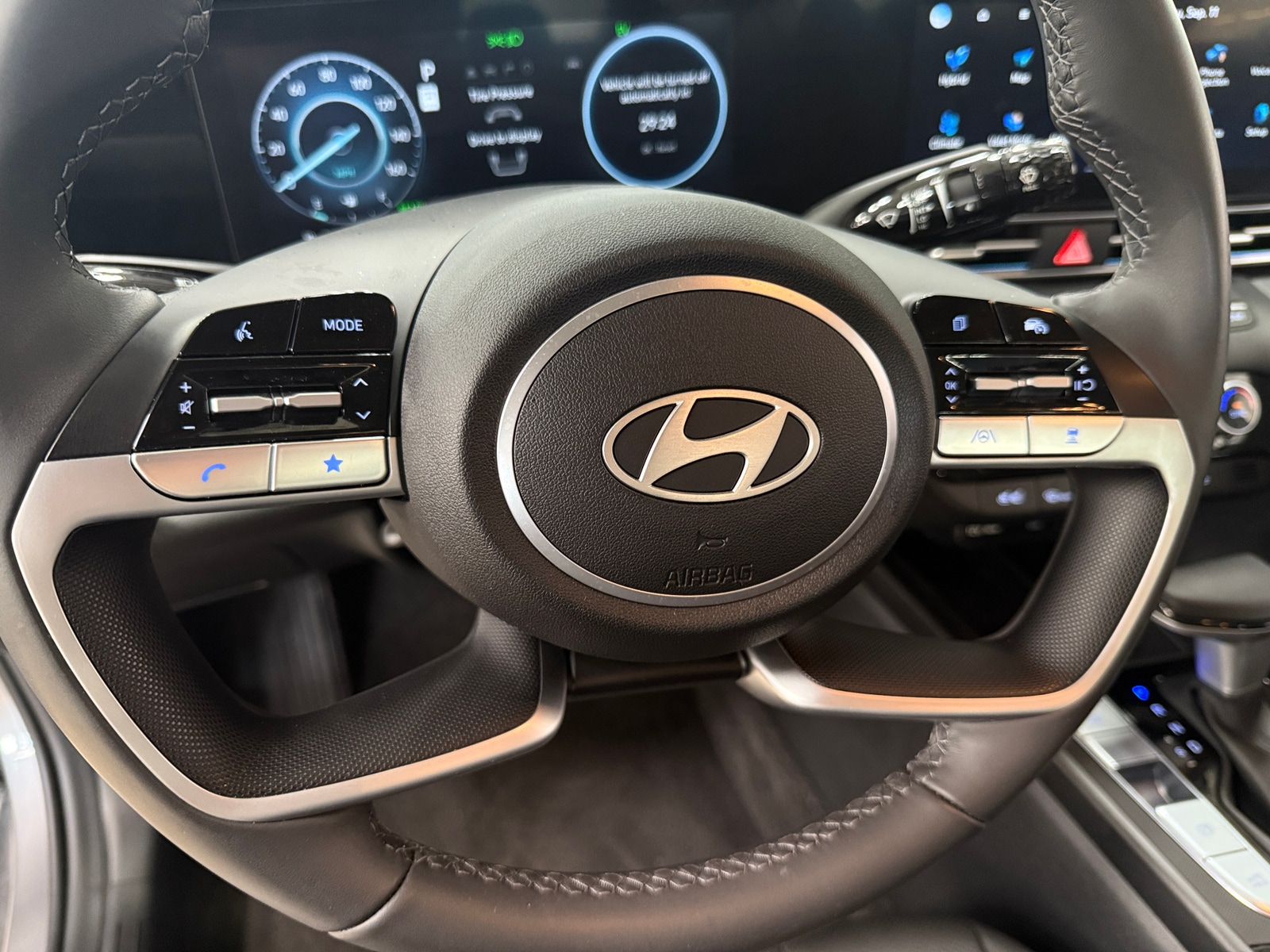 Thumbnail: 2025 Hyundai Elantra - 4