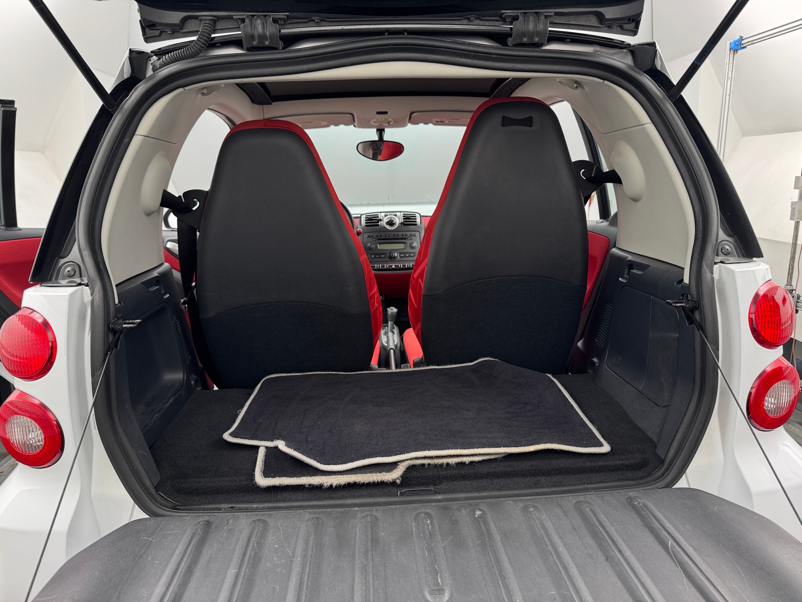 Thumbnail: 2010 smart fortwo - 6