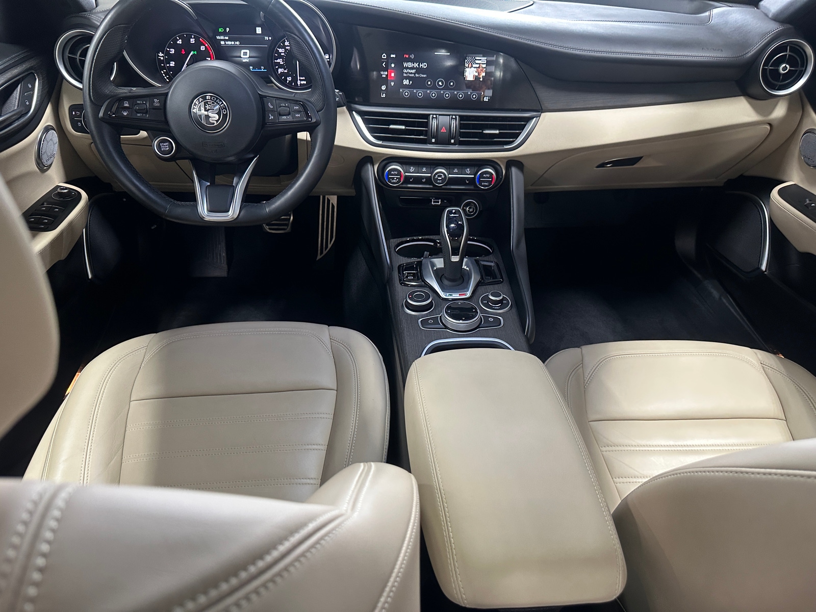Thumbnail: 2023 Alfa Romeo Giulia - 2