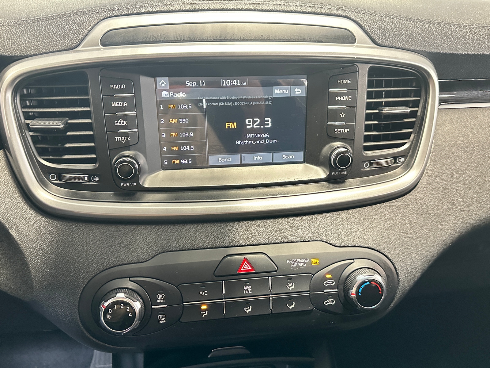 Thumbnail: 2019 Kia Sorento - 4