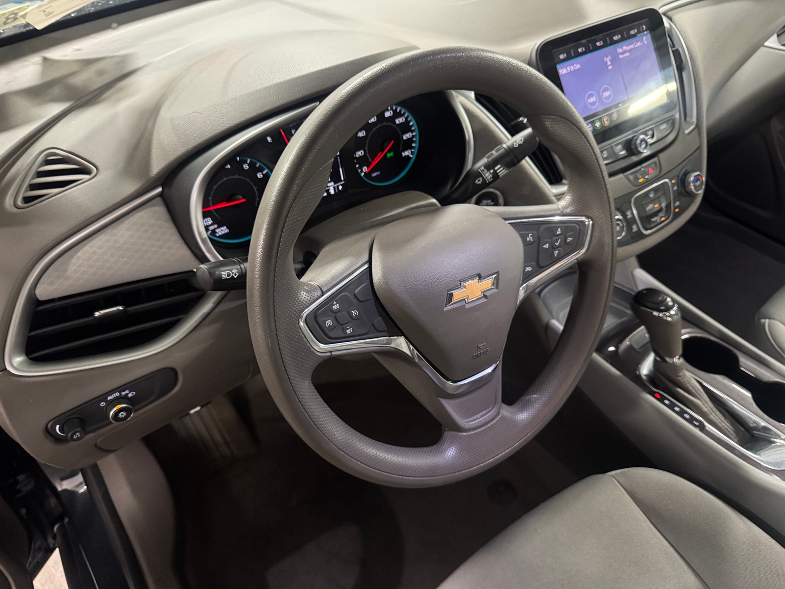 Thumbnail: 2020 Chevrolet Malibu - 5