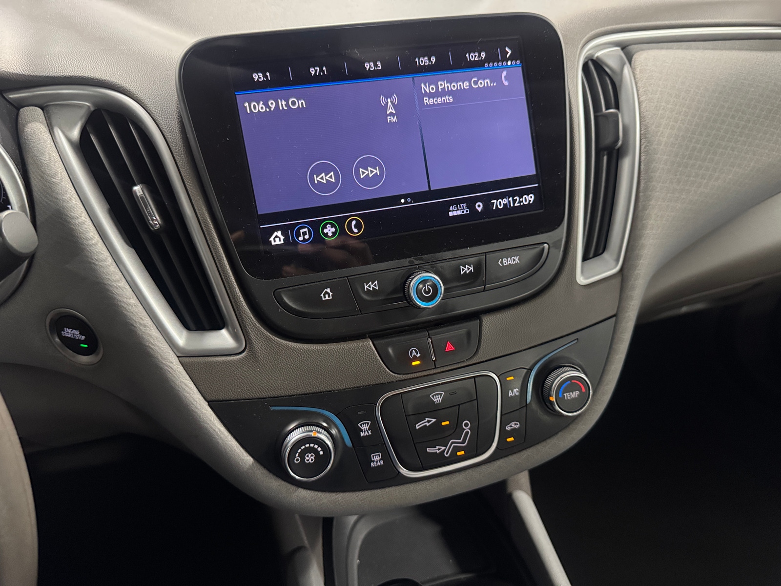 Thumbnail: 2020 Chevrolet Malibu - 4