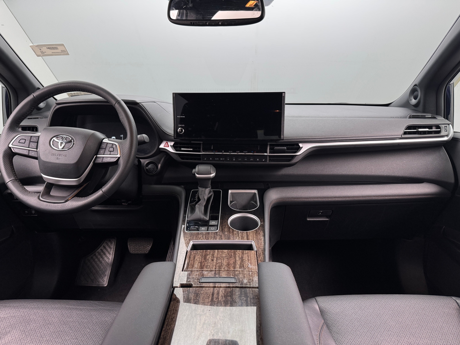 Thumbnail: 2025 Toyota Sienna - 2