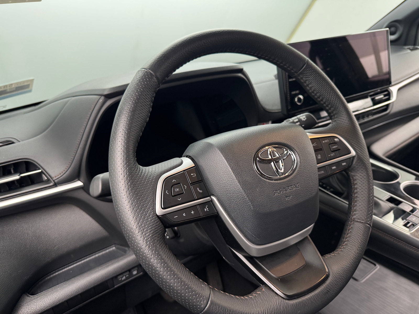 Thumbnail: 2025 Toyota Sienna - 4