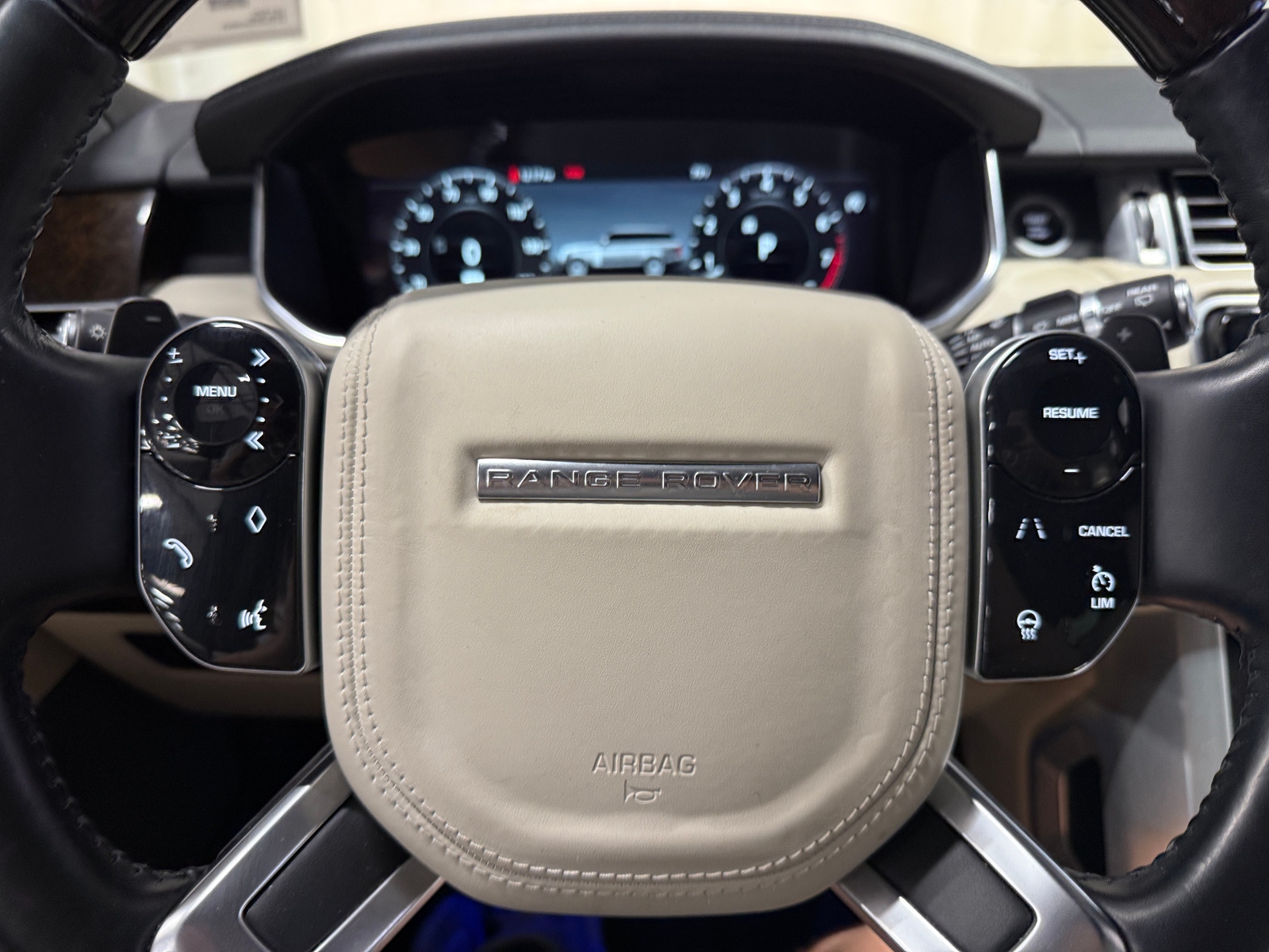Thumbnail: 2022 Land Rover Range Rover - 4