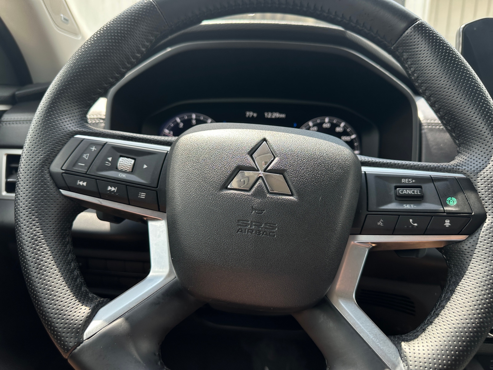 Thumbnail: 2024 Mitsubishi Outlander - 4