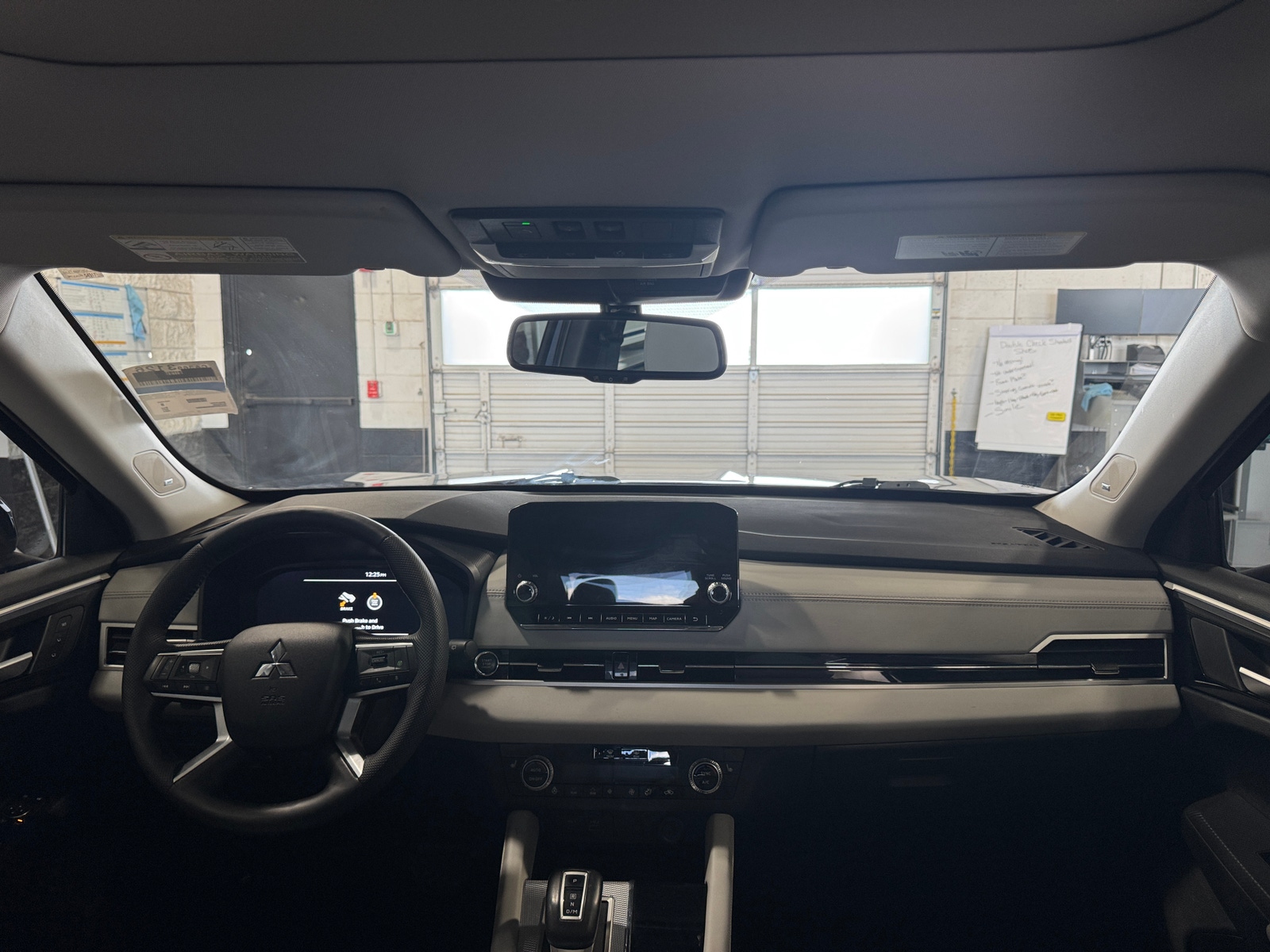 Thumbnail: 2024 Mitsubishi Outlander - 2