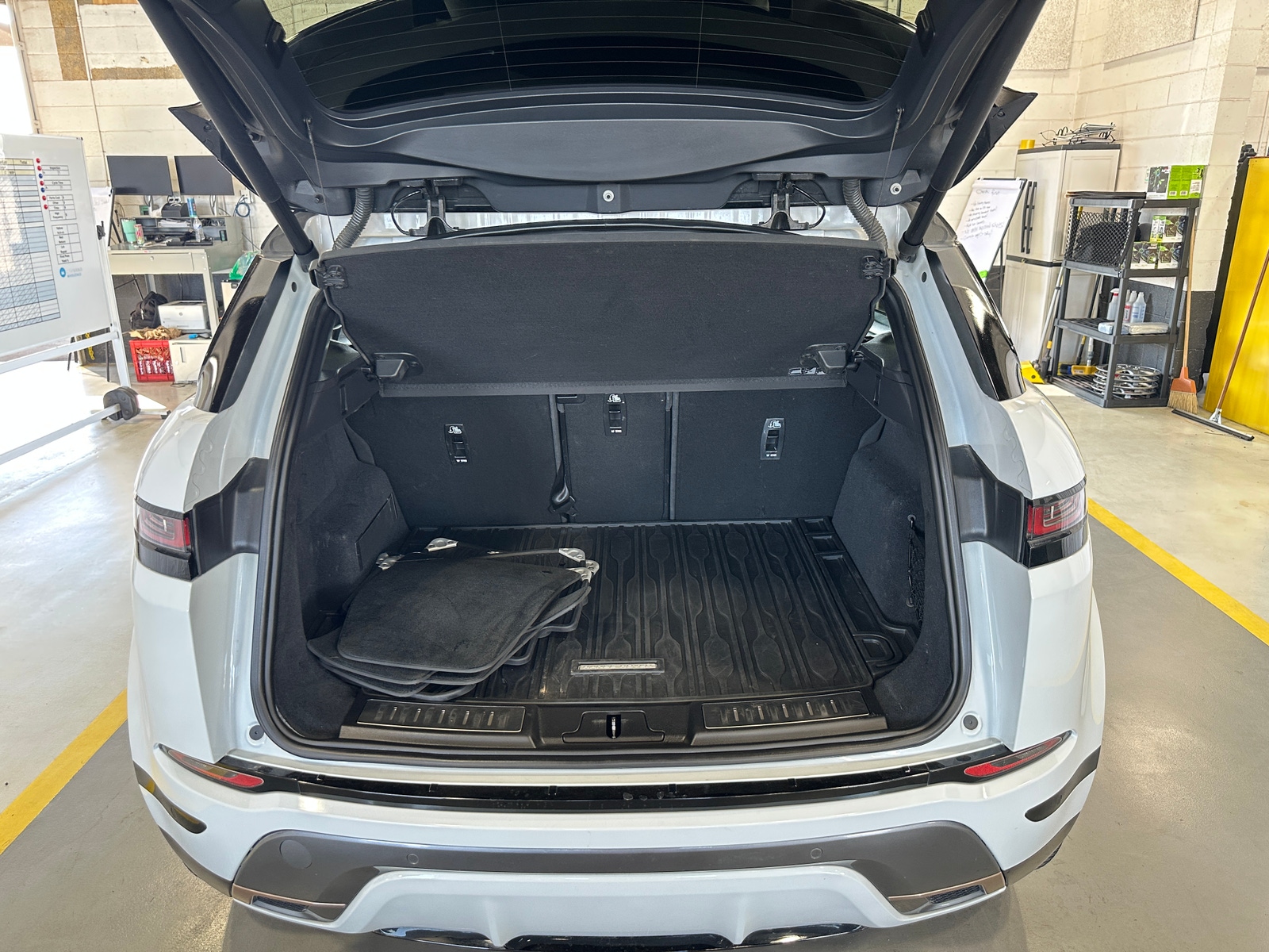 Thumbnail: 2020 Land Rover Range Rover Evoque - 6