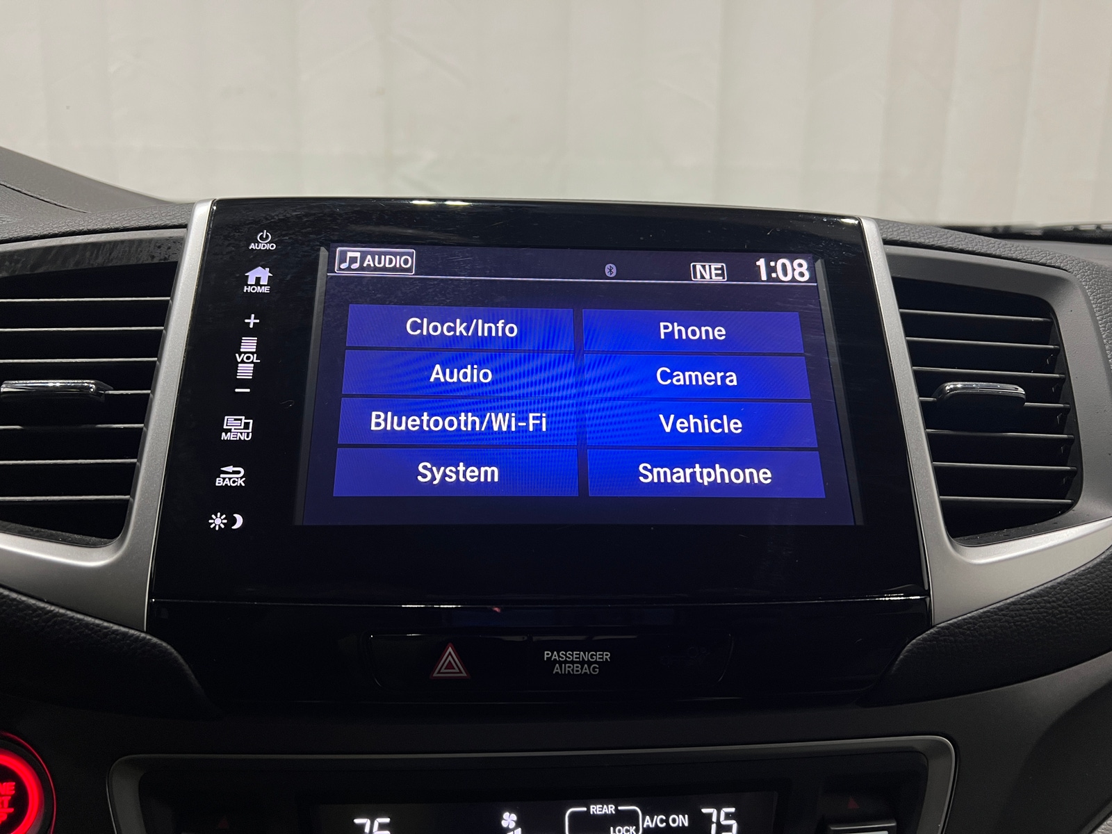 Thumbnail: 2017 Honda Pilot - 4
