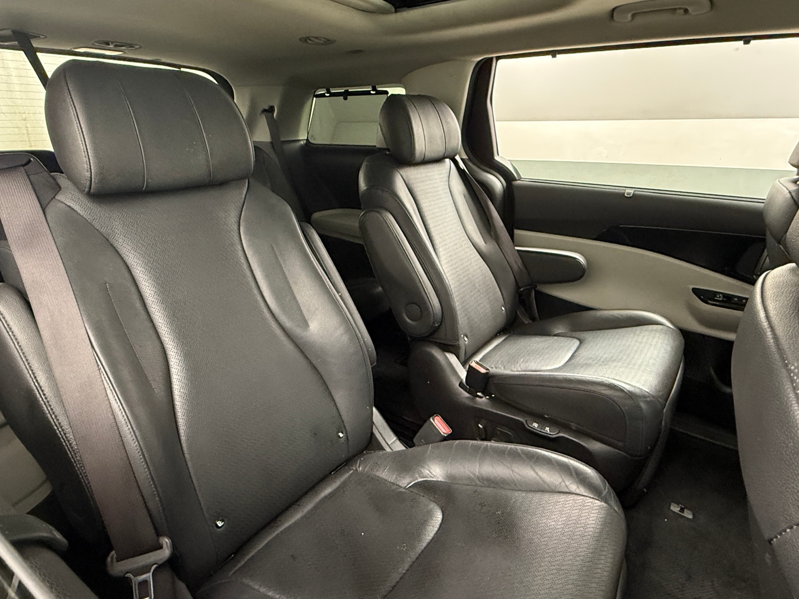 Thumbnail: 2023 Kia Carnival - 5