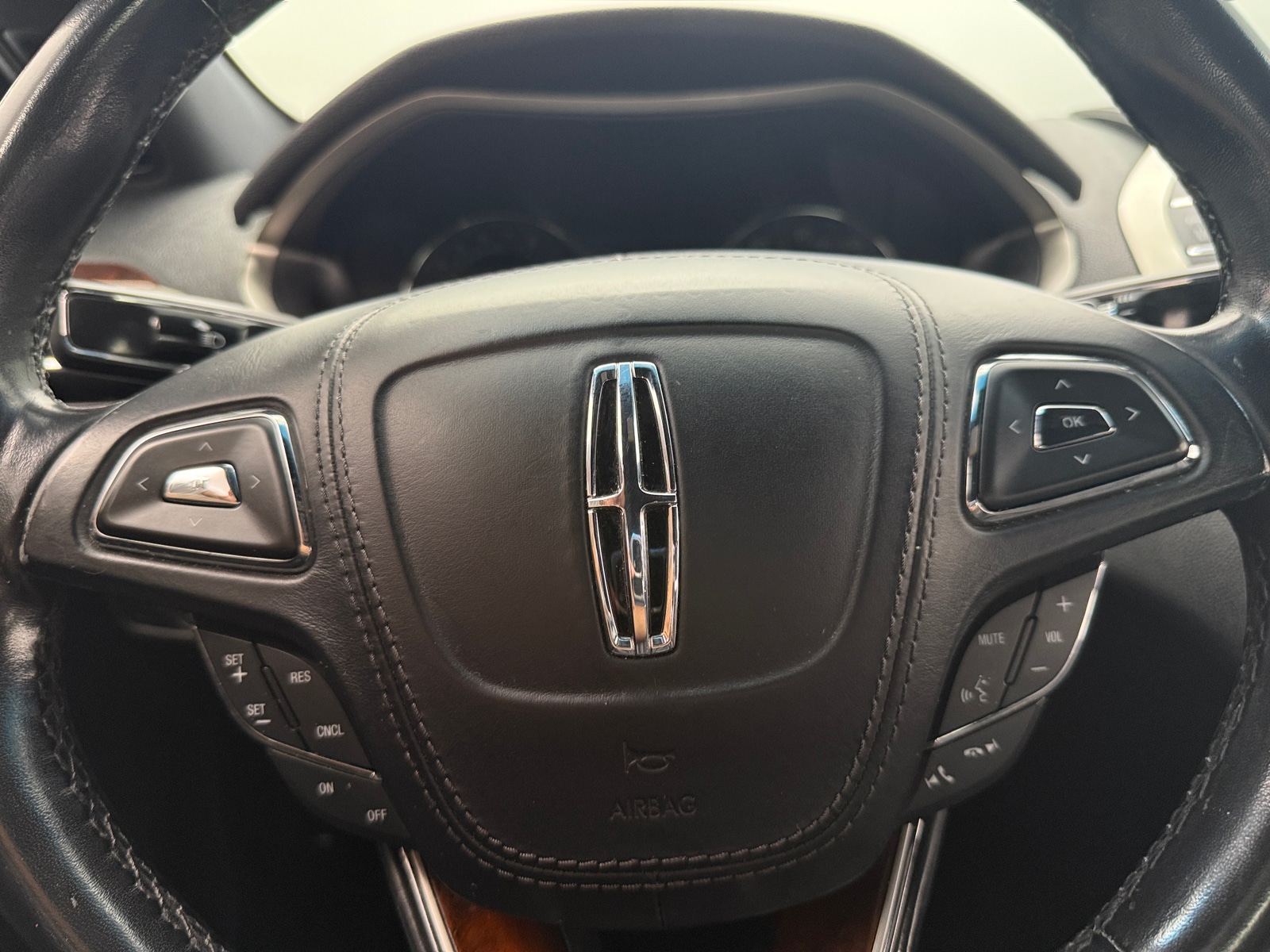 Thumbnail: 2017 Lincoln MKZ - 4