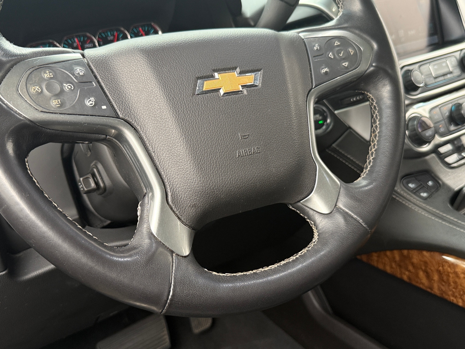 Thumbnail: 2019 Chevrolet Suburban - 4