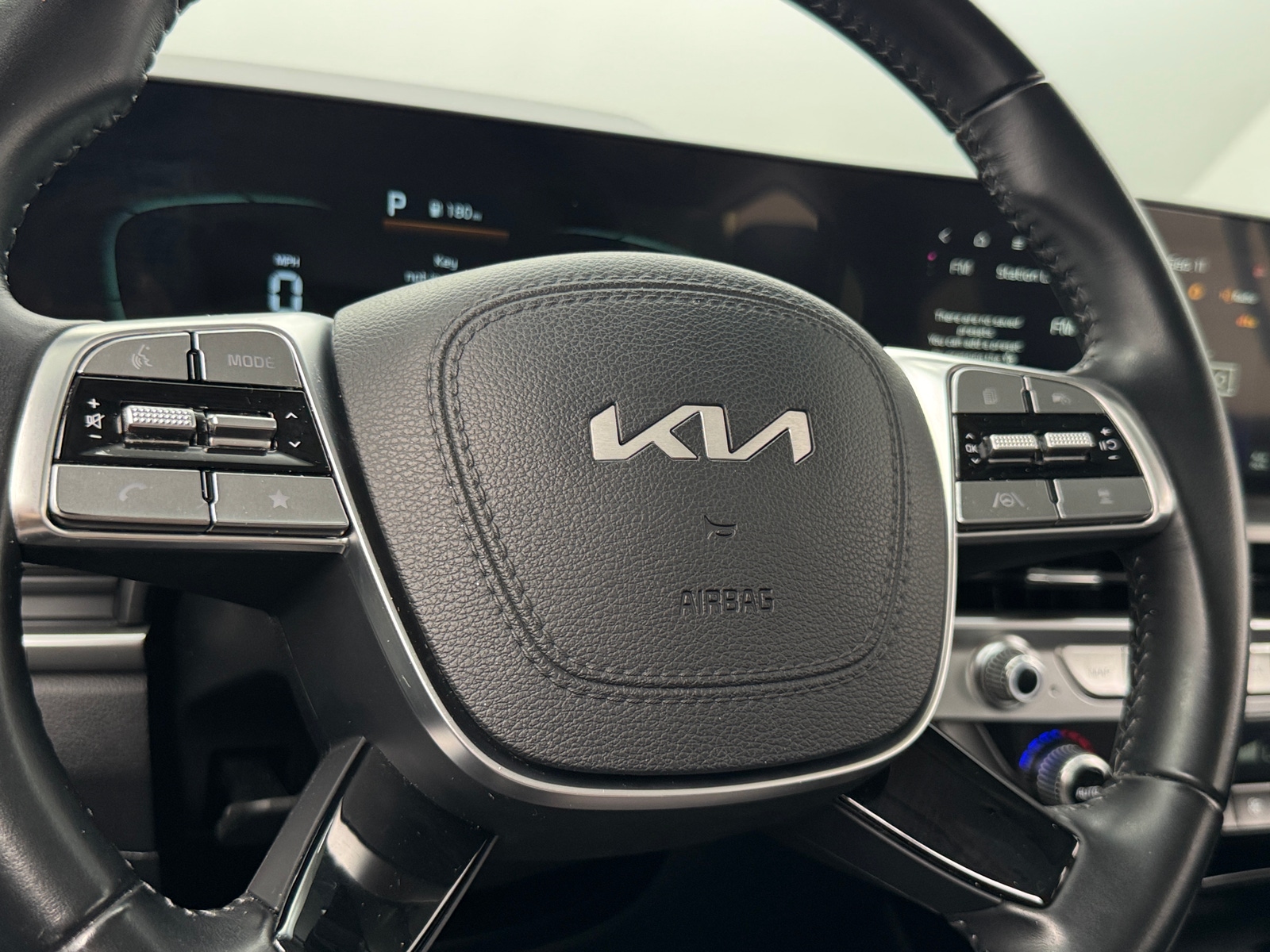 Thumbnail: 2023 Kia Telluride - 4