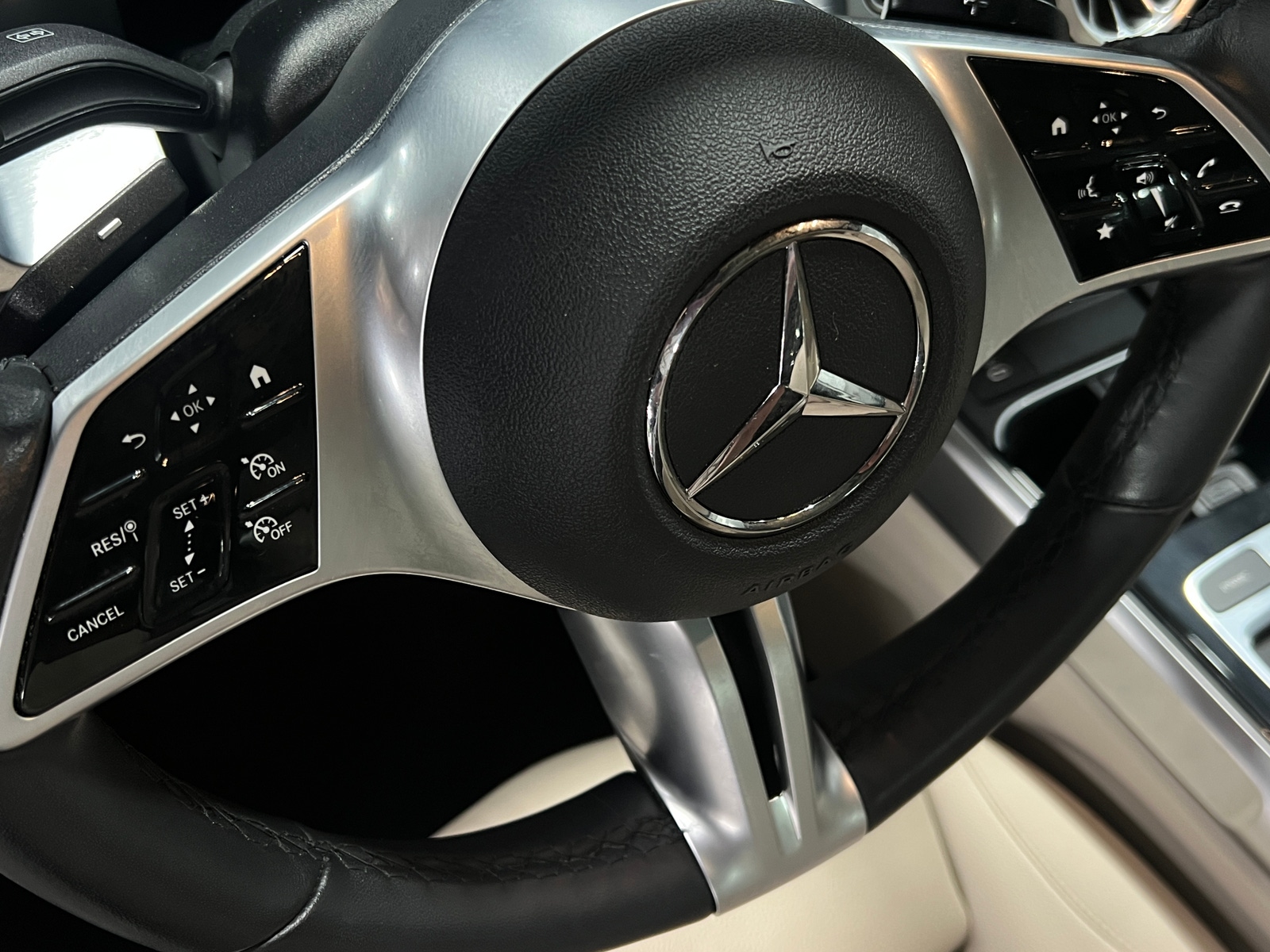 Thumbnail: 2025 Mercedes-Benz GLB - 4