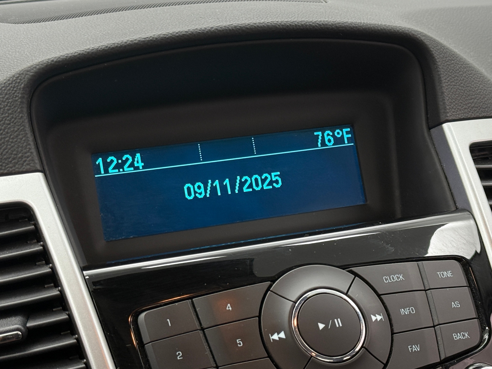 Thumbnail: 2015 Chevrolet Cruze - 4