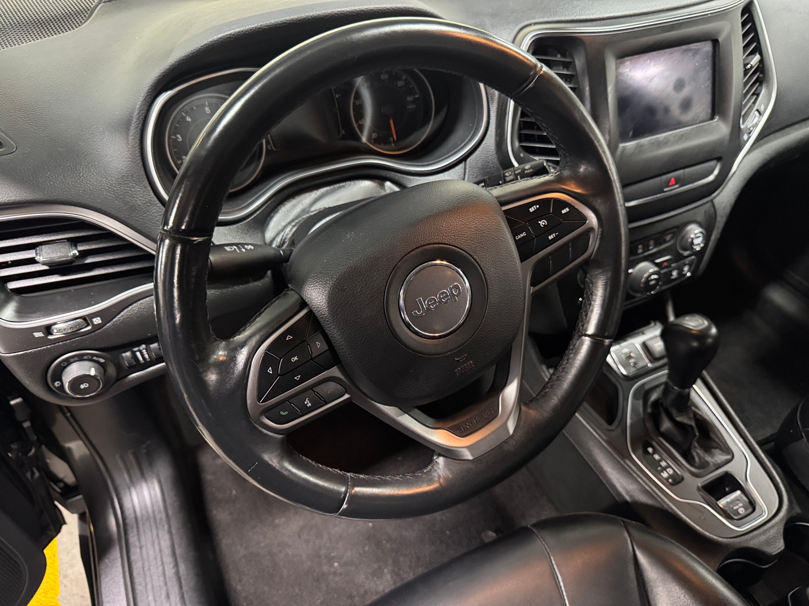 Thumbnail: 2019 Jeep Cherokee - 4