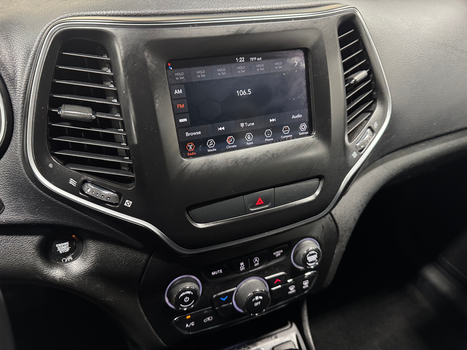 Thumbnail: 2019 Jeep Cherokee - 3