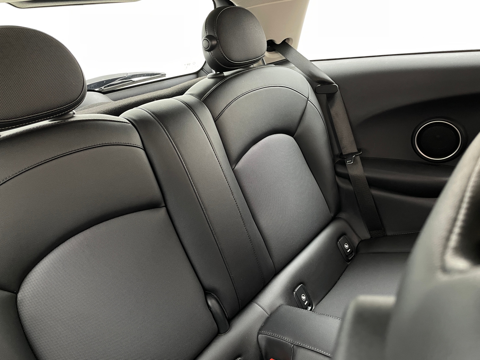 Thumbnail: 2015 MINI Cooper Hardtop - 5