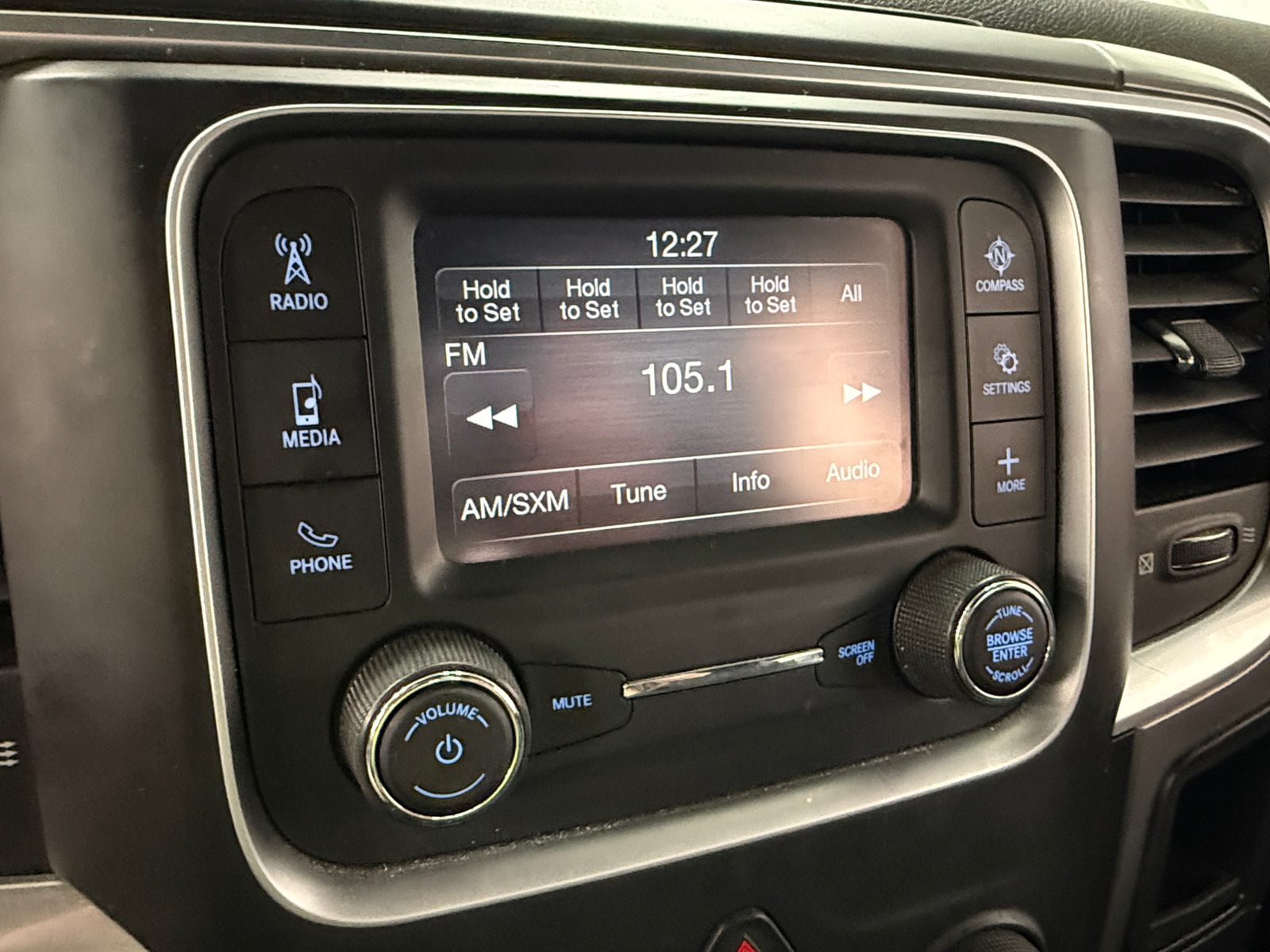 Thumbnail: 2022 RAM 1500 Classic - 4