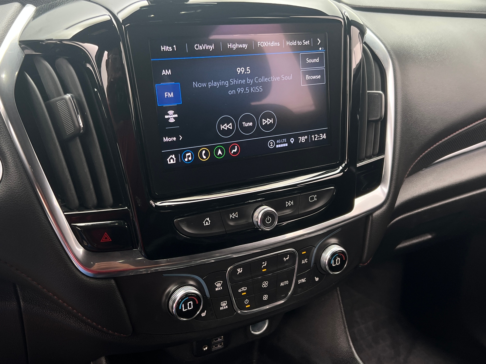Thumbnail: 2023 Chevrolet Traverse - 3