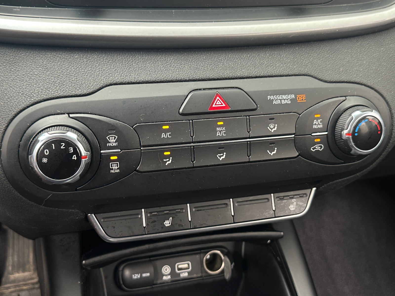 Thumbnail: 2016 Kia Sorento - 4