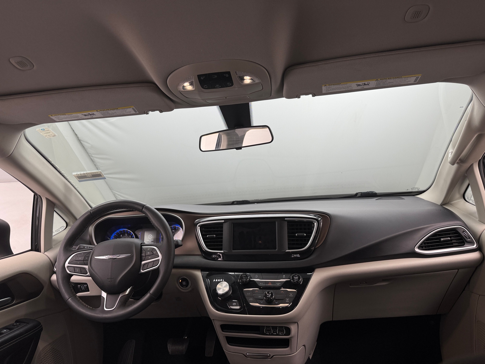 Thumbnail: 2022 Chrysler Voyager - 3