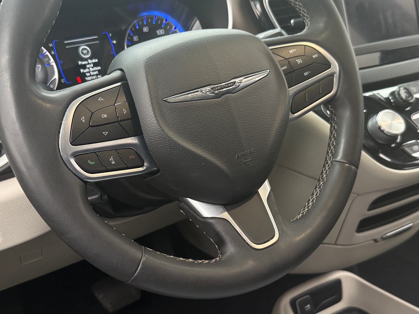 Thumbnail: 2022 Chrysler Voyager - 5