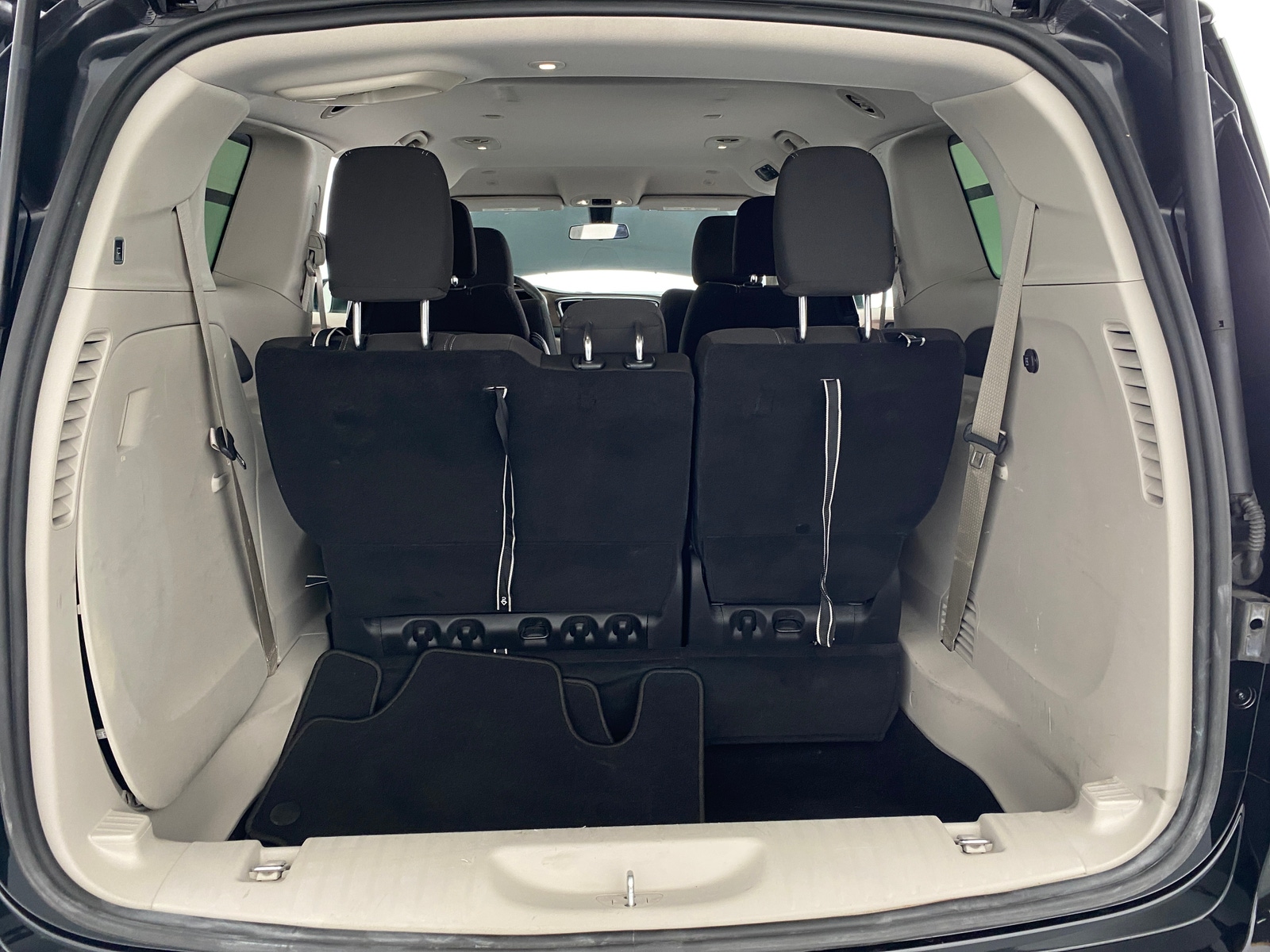 Thumbnail: 2022 Chrysler Voyager - 7
