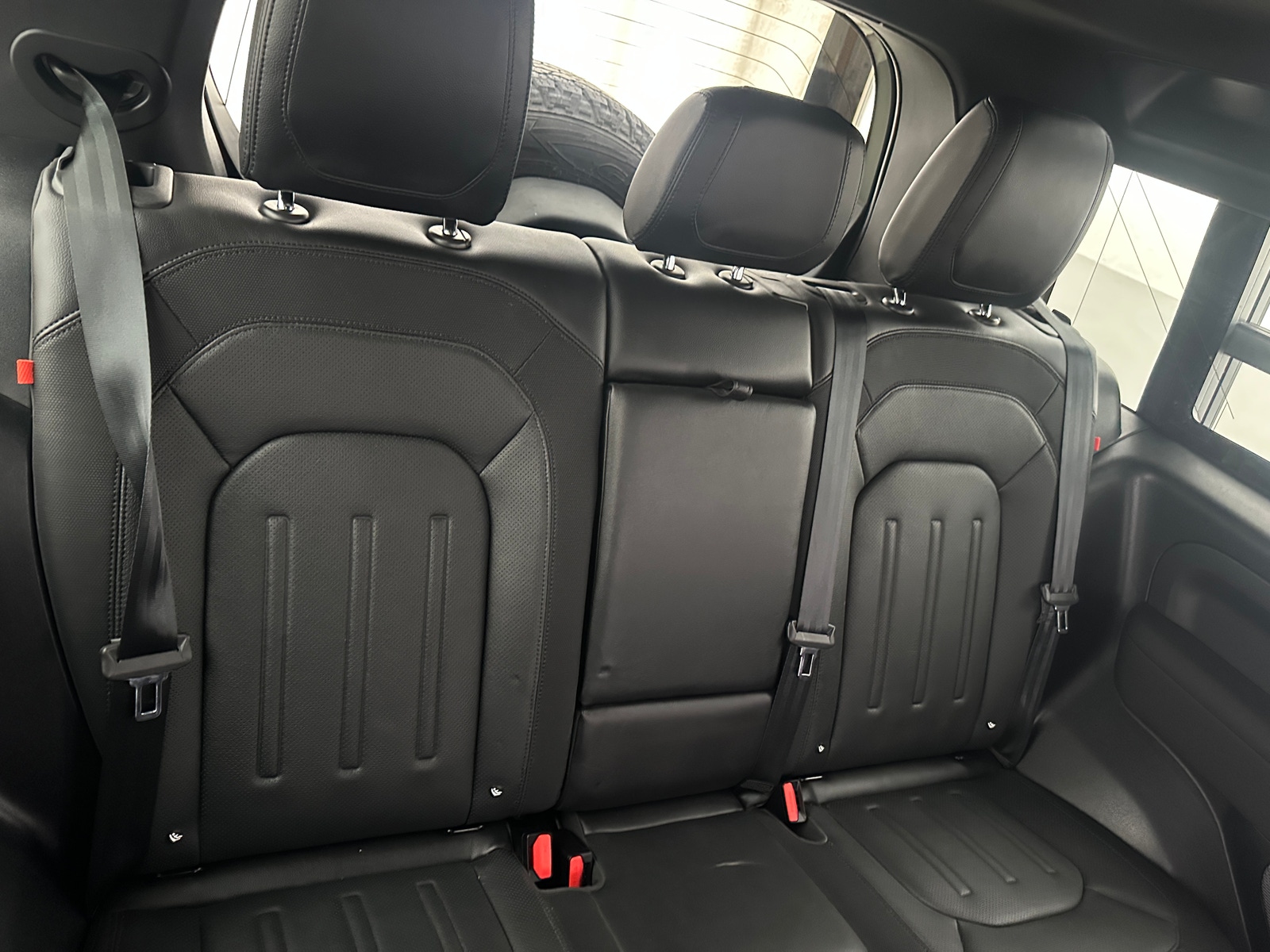 Thumbnail: 2022 Land Rover Defender - 6