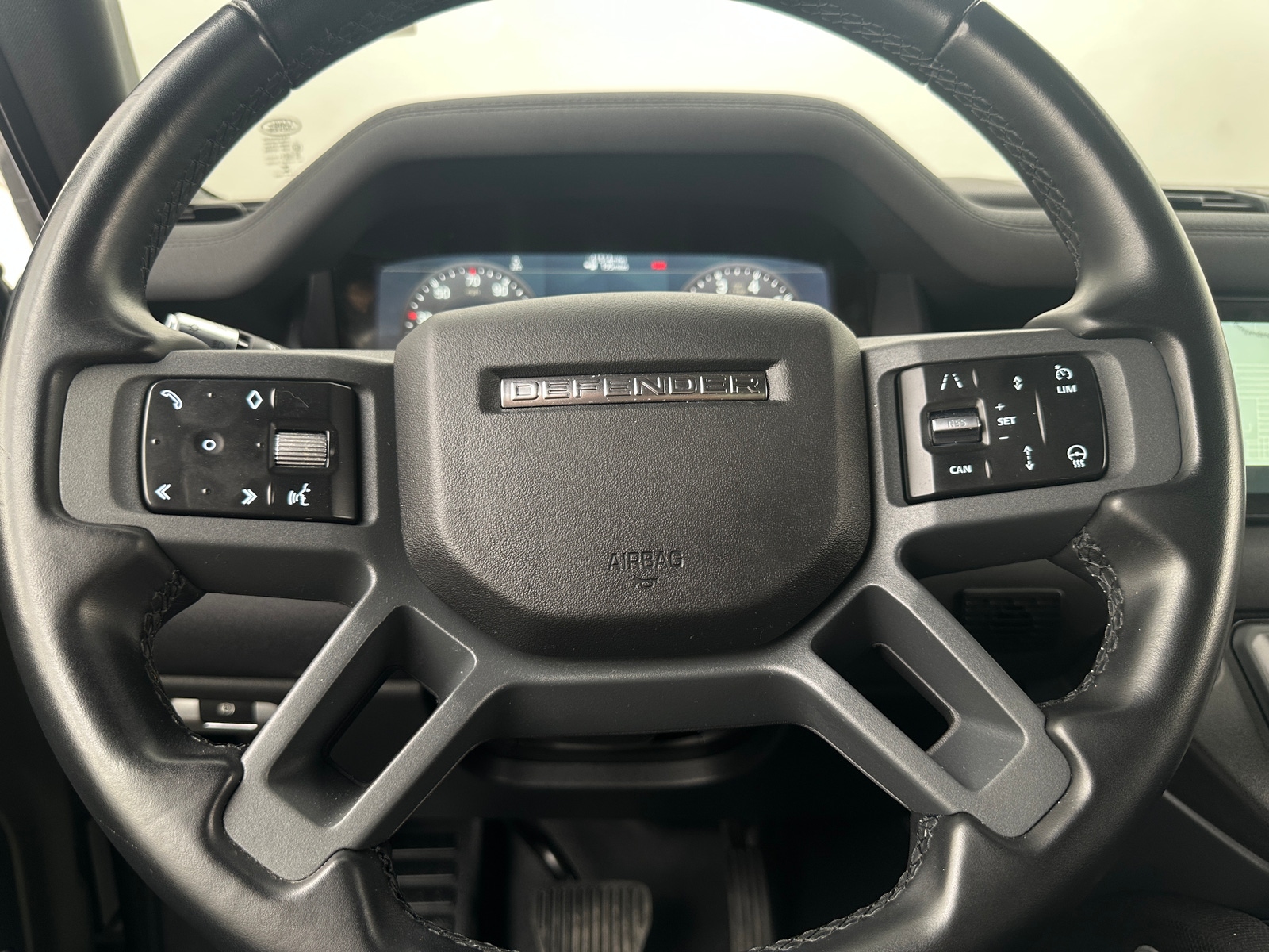 Thumbnail: 2022 Land Rover Defender - 5