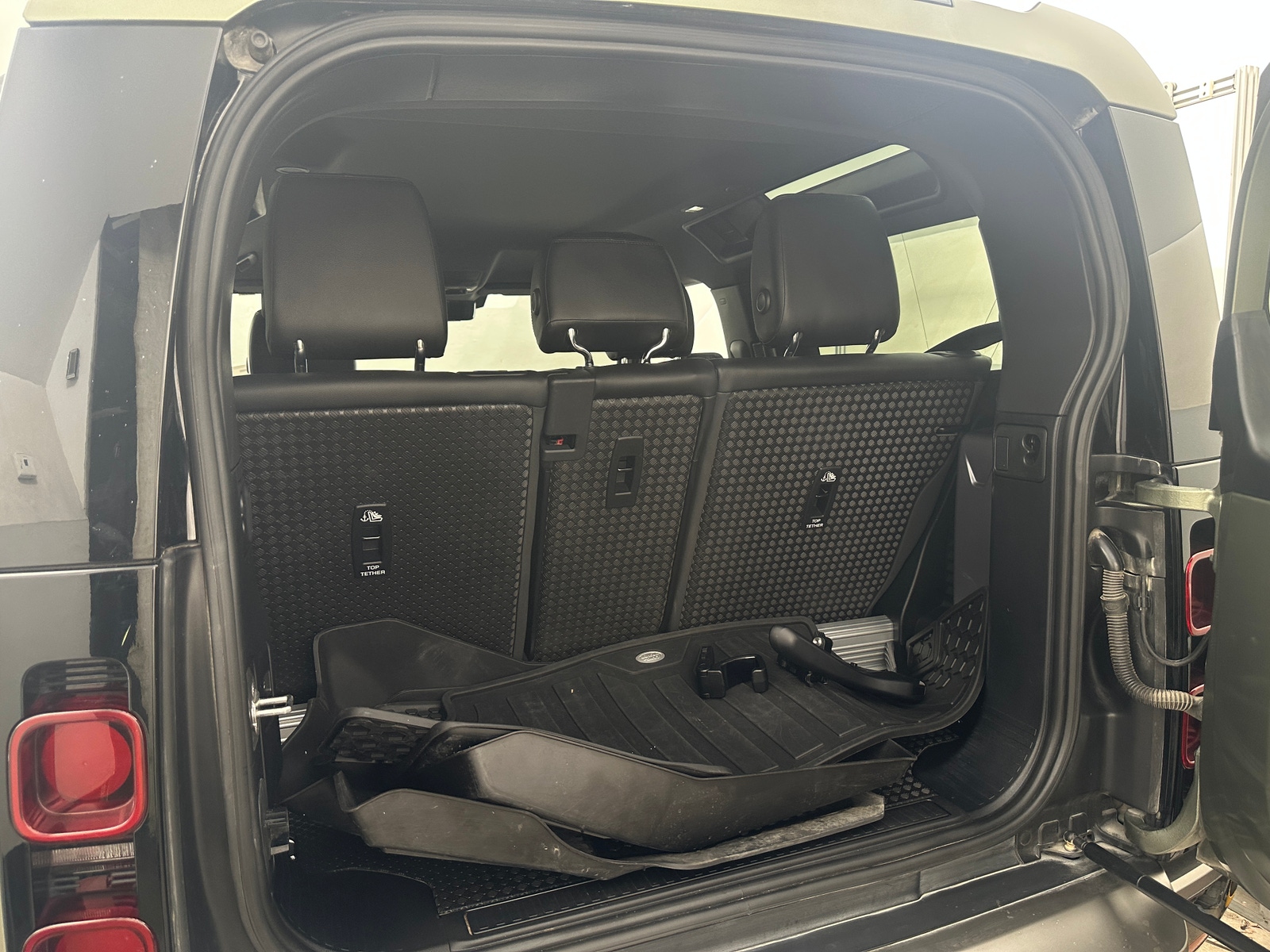 Thumbnail: 2022 Land Rover Defender - 7