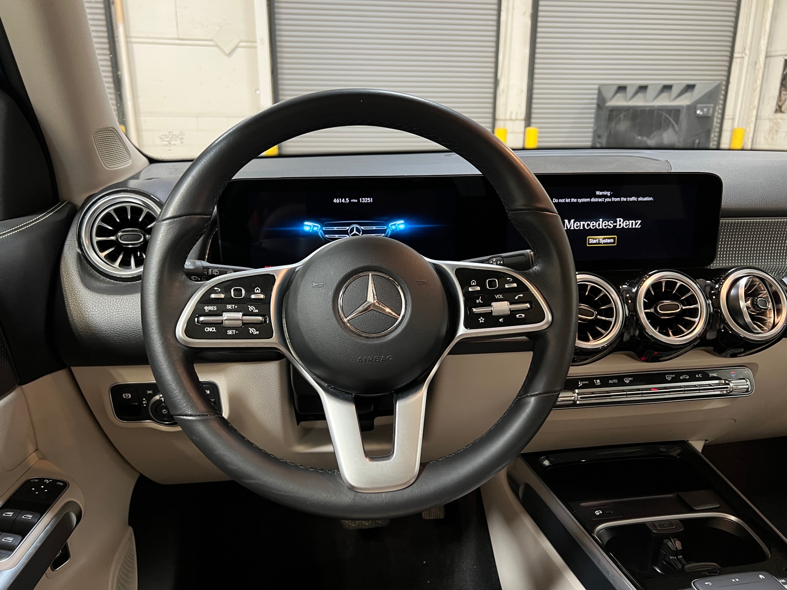 Thumbnail: 2022 Mercedes-Benz GLB - 4