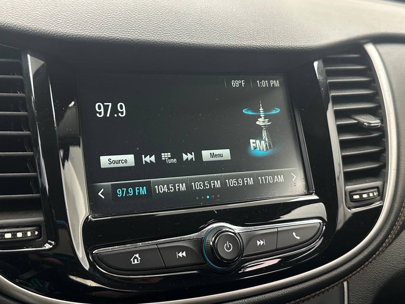 Thumbnail: 2017 Chevrolet Trax - 4