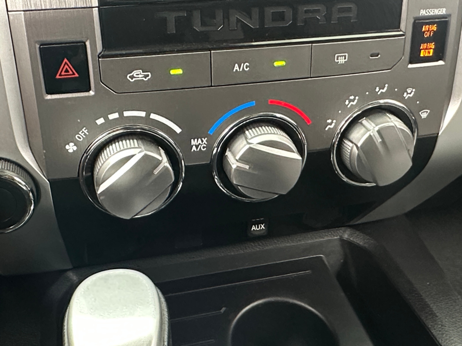 Thumbnail: 2015 Toyota Tundra - 4