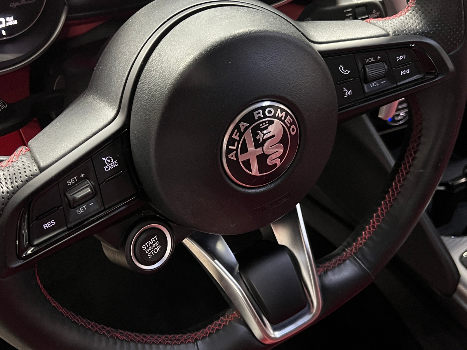 Thumbnail: 2020 Alfa Romeo Giulia - 4