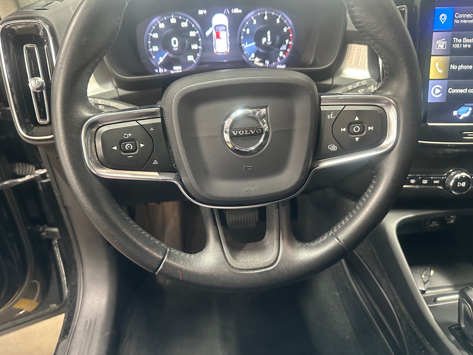 Thumbnail: 2019 Volvo XC40 - 4